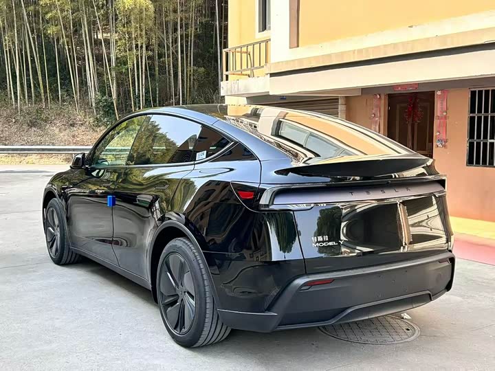 Фото 9 - Tesla Model Y