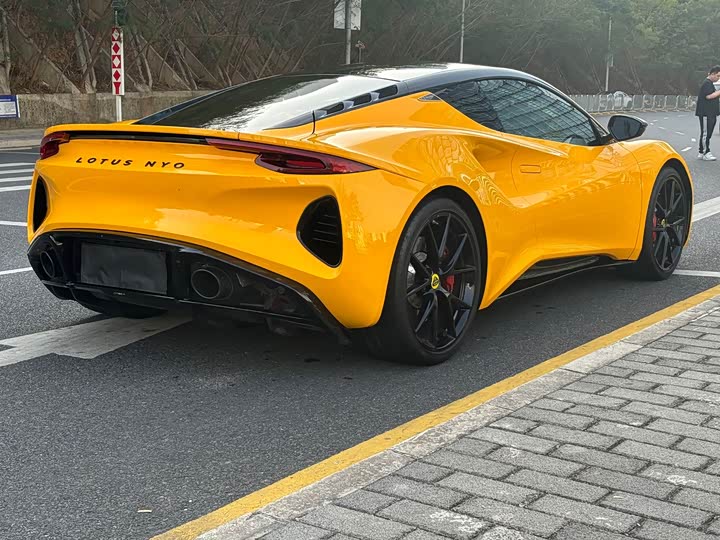 Фото 6 - Lotus Emira