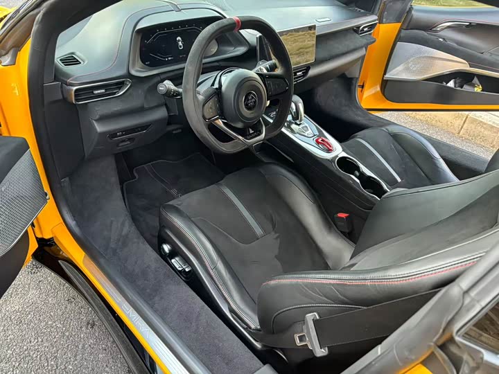 Фото 9 - Lotus Emira