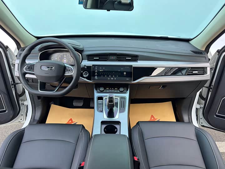 Фото 8 - Geely Atlas