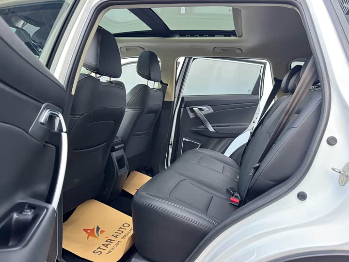 Фото 9 - Geely Atlas