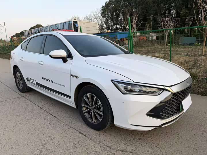 Фото 3 - BYD Qin Plus