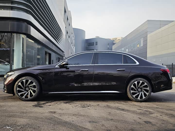 Photo 3 - Mercedes-Benz E-Class