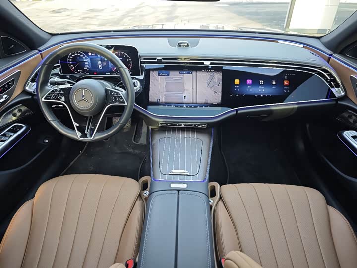 Photo 9 - Mercedes-Benz E-Class