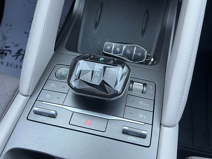 Фото 7 - BYD Yuan Up