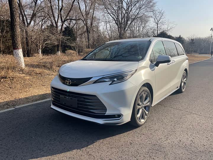 Фото 1 - Toyota Sienna