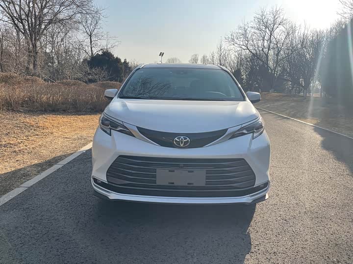 Фото 2 - Toyota Sienna