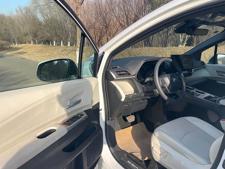 Фото 3 - Toyota Sienna