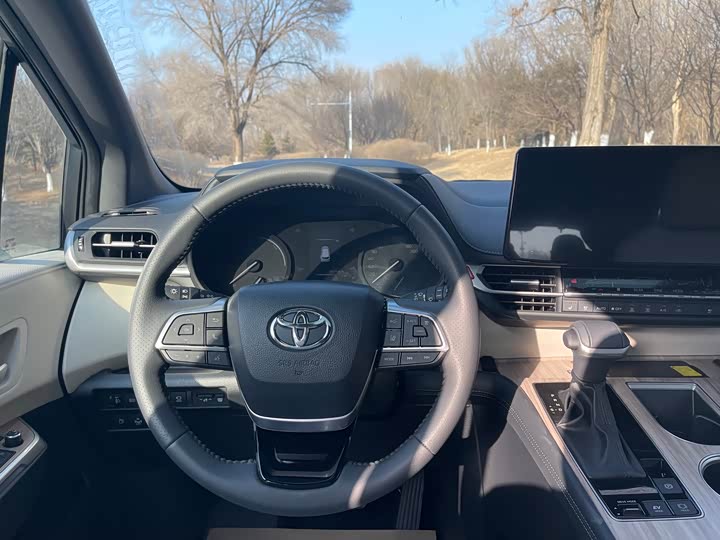 Фото 6 - Toyota Sienna