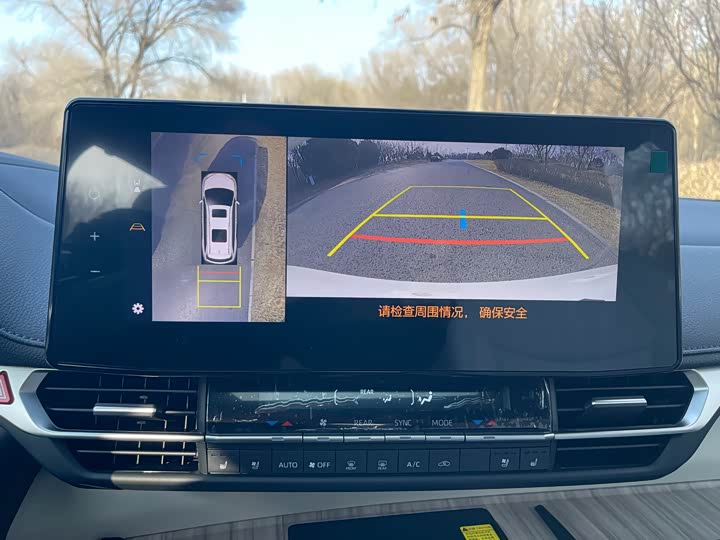 Фото 9 - Toyota Sienna