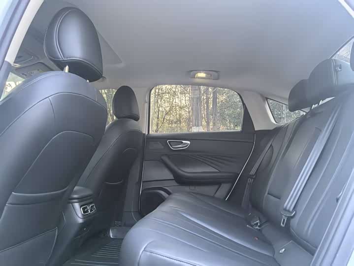 Фото 7 - Roewe D7