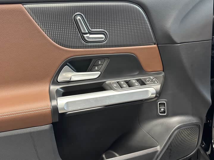 Фото 9 - Mercedes-Benz GLB-Class