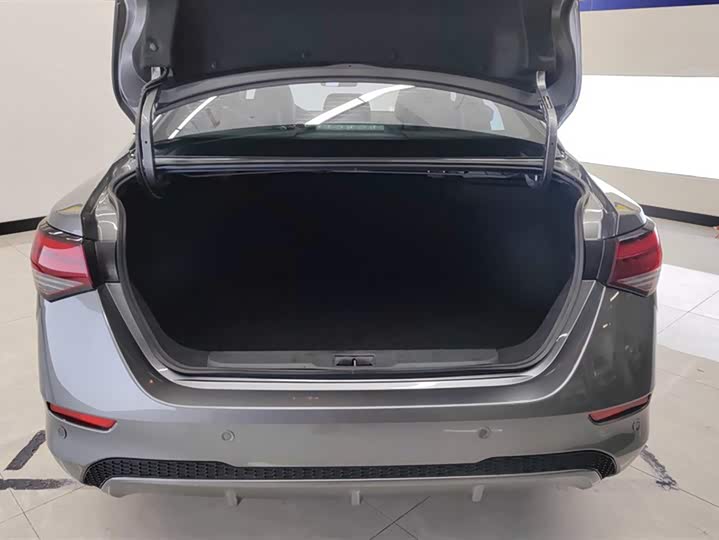 Фото 4 - Nissan Sylphy