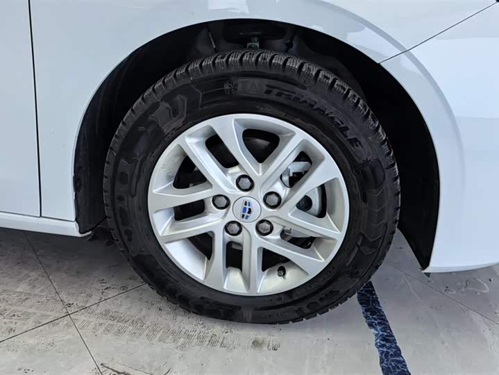 Фото 6 - Geely Emgrand