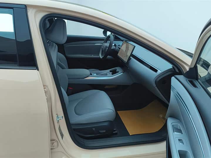 Фото 8 - XPeng Mona M03