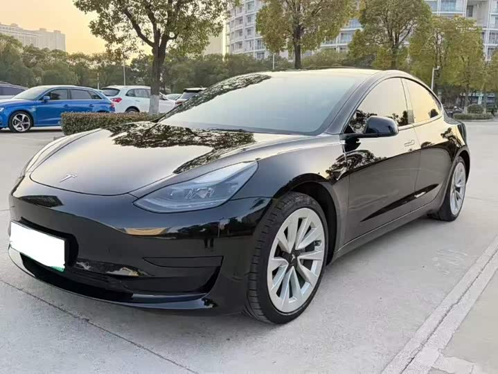 Фото 1 - Tesla Model 3