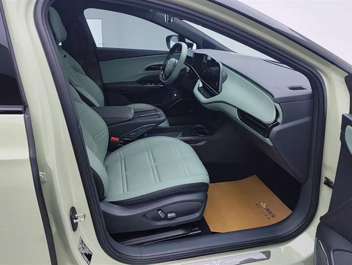 Photo 8 - Hongqi EH7