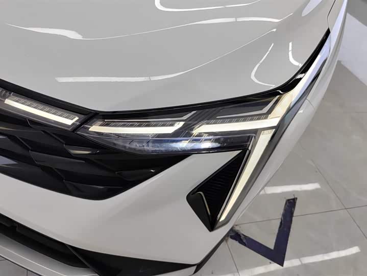 Фото 5 - Geely Atlas