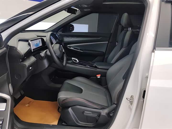 Фото 9 - Geely Atlas