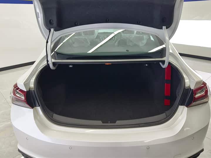 Фото 4 - Chevrolet Malibu XL