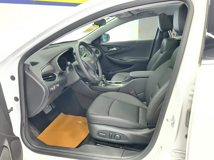 Фото 9 - Chevrolet Malibu XL