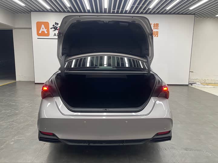 Фото 5 - Toyota Avalon