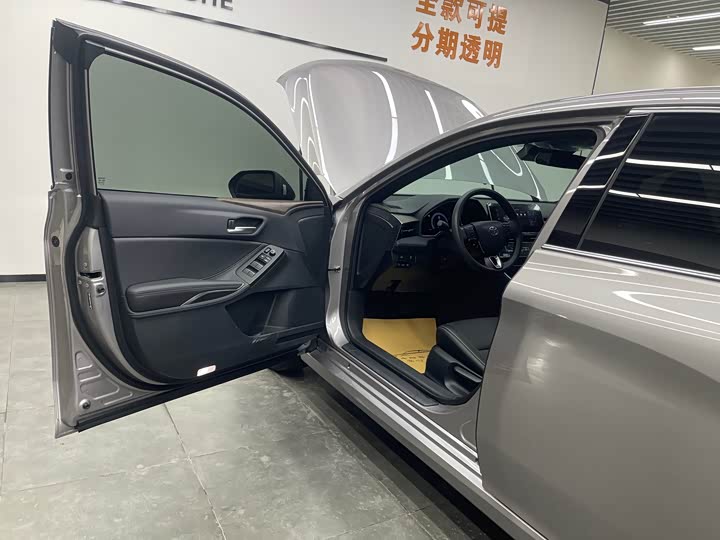 Фото 6 - Toyota Avalon