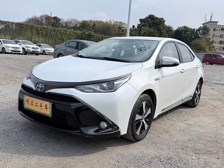 Фото 2 - Toyota Levin Hybrid