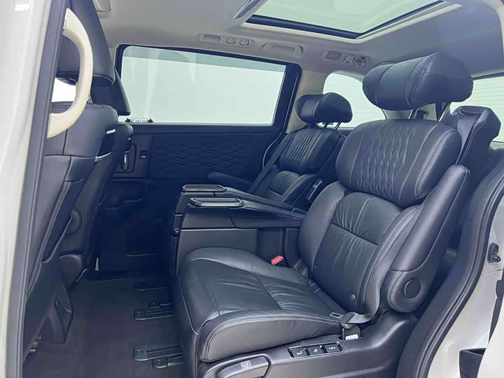 Фото 7 - Honda Elysion