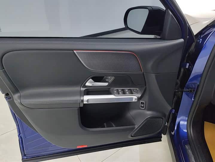 Фото 7 - Mercedes-Benz GLB-Class