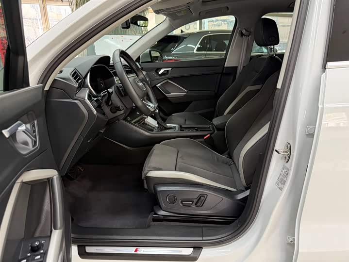 Фото 6 - Audi Q3