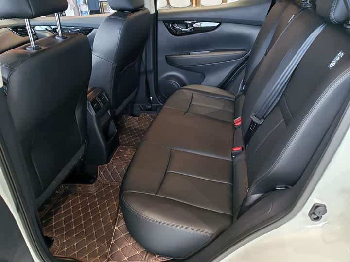 Фото 9 - Nissan Qashqai