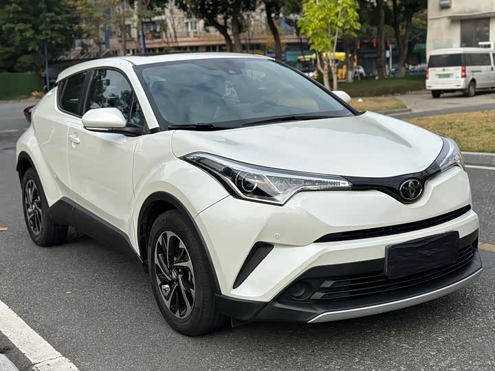 Фото 2 - Toyota Izoa