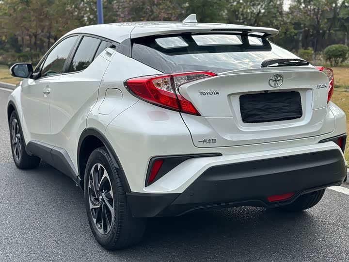 Фото 6 - Toyota Izoa