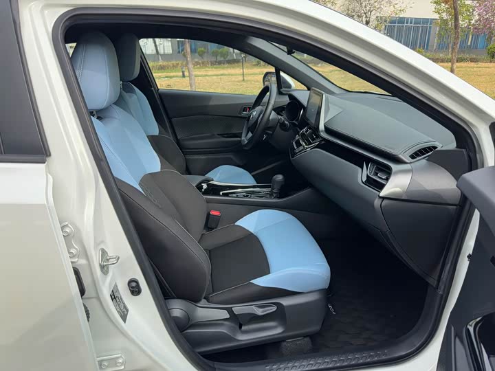 Фото 9 - Toyota Izoa