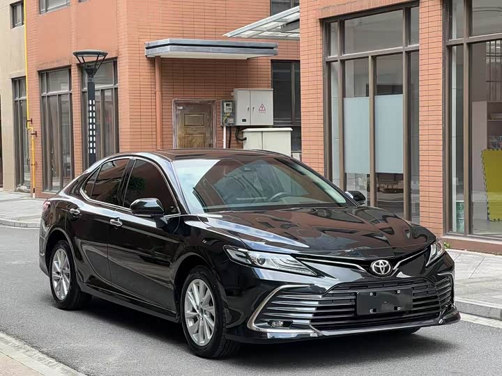 Фото 3 - Toyota Camry