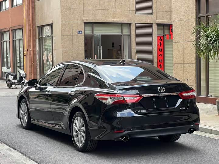 Фото 4 - Toyota Camry