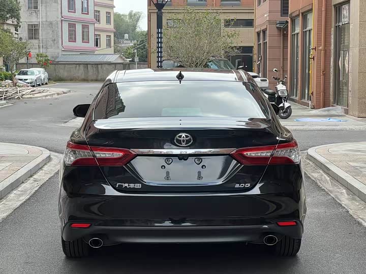 Фото 5 - Toyota Camry