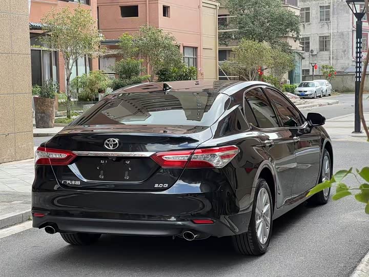 Фото 6 - Toyota Camry