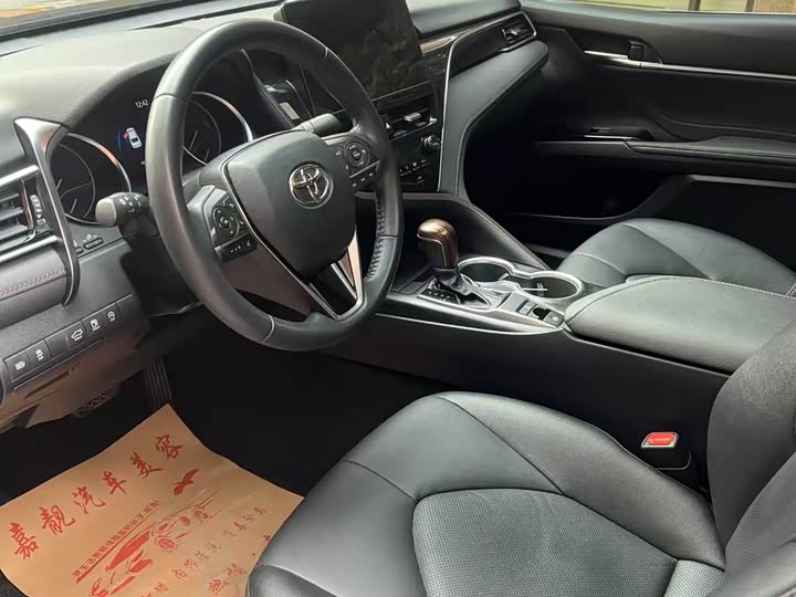 Фото 7 - Toyota Camry