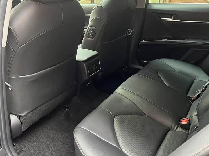 Фото 8 - Toyota Camry