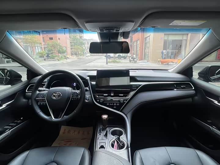 Фото 9 - Toyota Camry