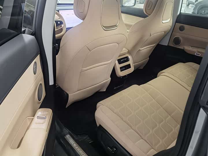 Фото 5 - Exeed Sterra ET