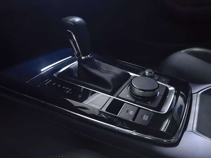 Фото 9 - Mazda CX-30