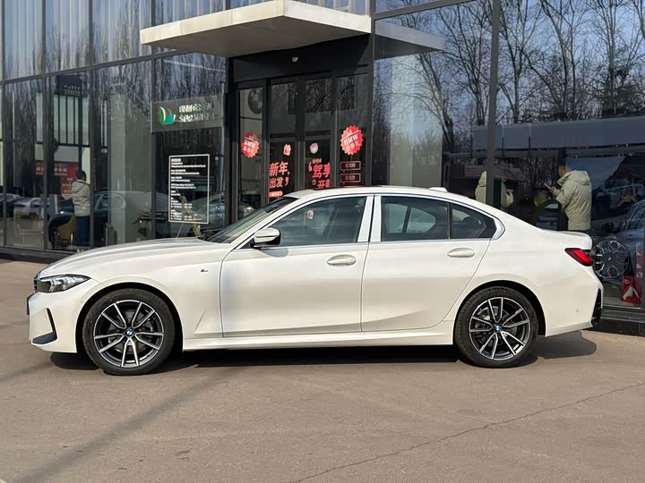 Photo 3 - BMW 3 Series