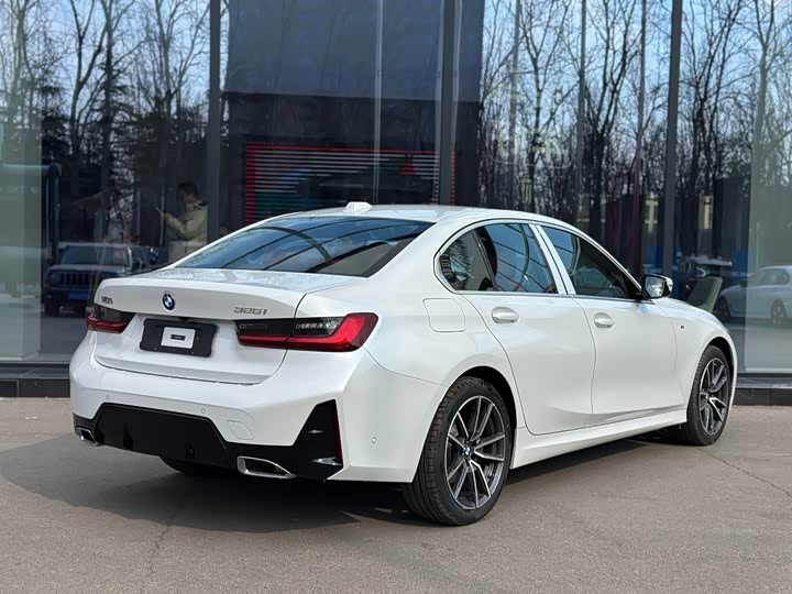 Photo 4 - BMW 3 Series