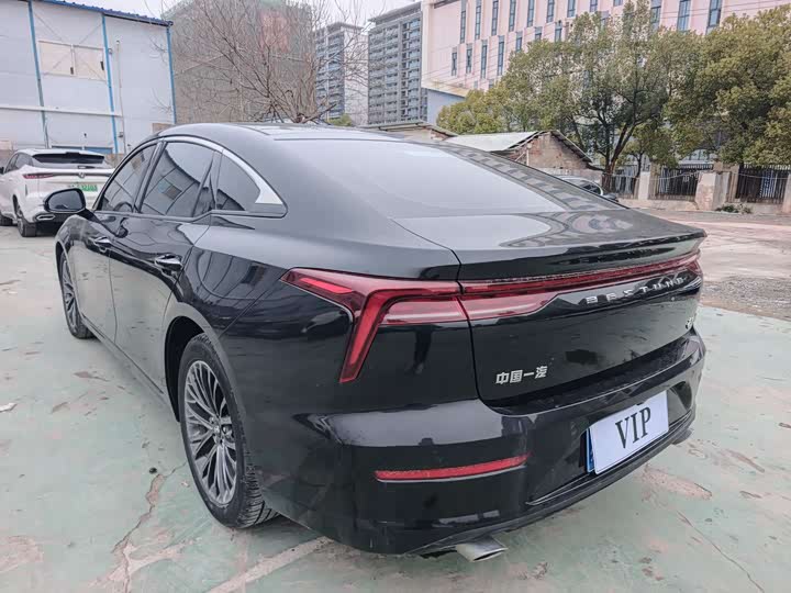 Фото 7 - Bestune B70