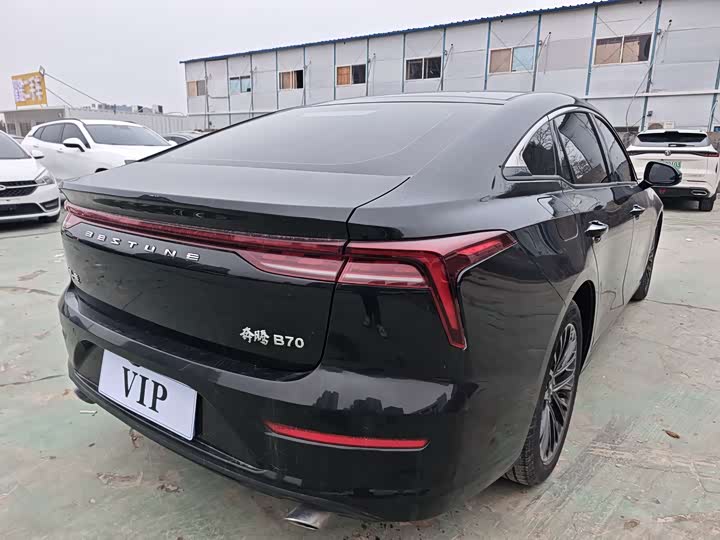 Фото 9 - Bestune B70