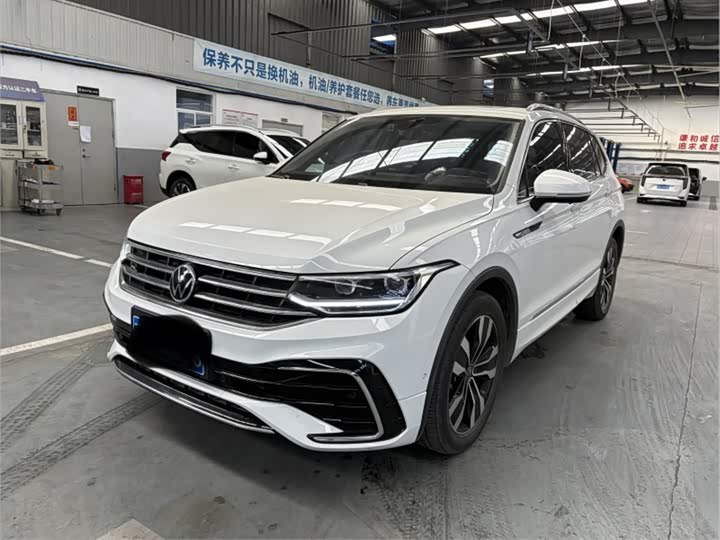 Фото 1 - Volkswagen Tiguan L Pro