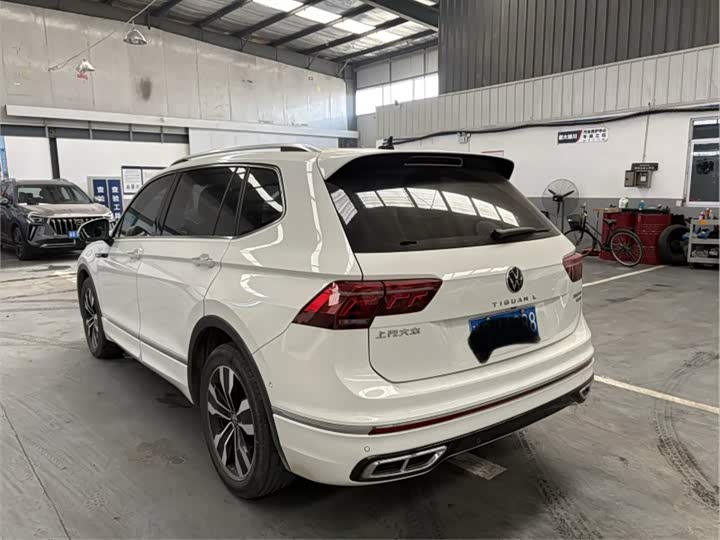 Фото 7 - Volkswagen Tiguan L Pro